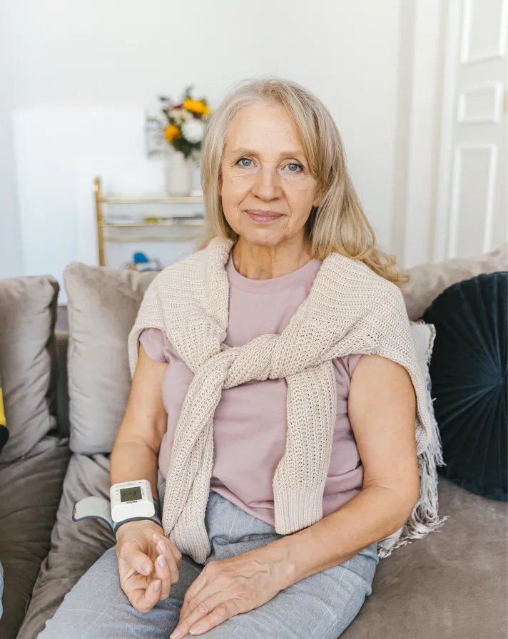 Une infirmière prenant soin d'un patient à domicile